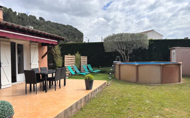 Cosy house with garden and pool