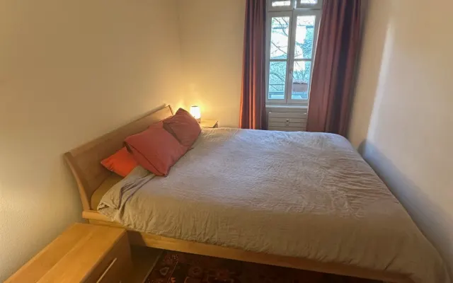 City Centre Bedroom Top Location Just off Rhine with Breakfast