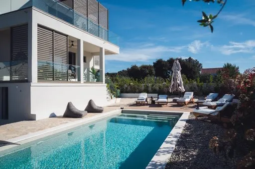 Bella villa nuova vicino alla spiaggia con vista sul mare