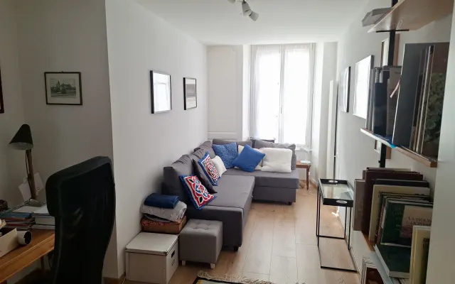 camera in appartamento molto bello su strada pedonale in centro città