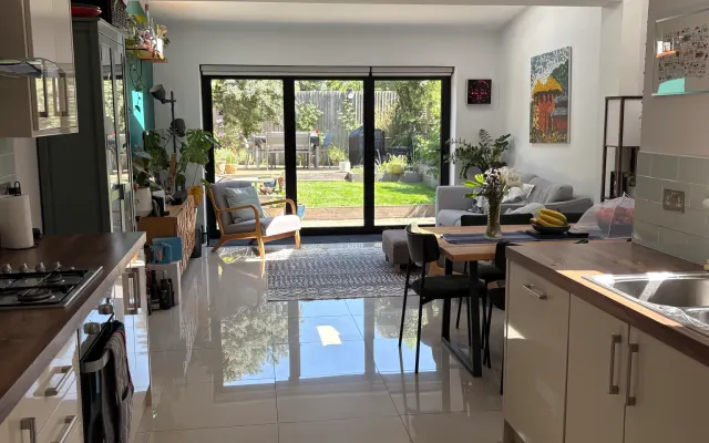 Double room with private bathroom in South London, near Brixton