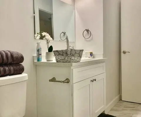 Bev Hills | West Hollywood Premium M Suite