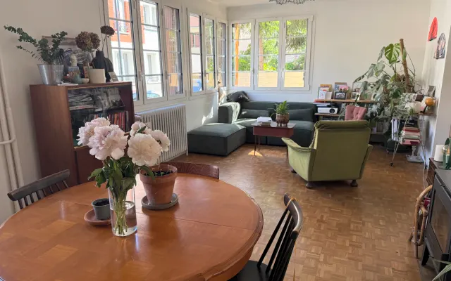Preciosa habitación en una casa a las afueras de París
