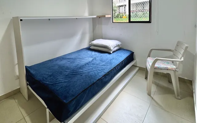 Bonita habitación con vistas al jardín, blackout, armario, ducha