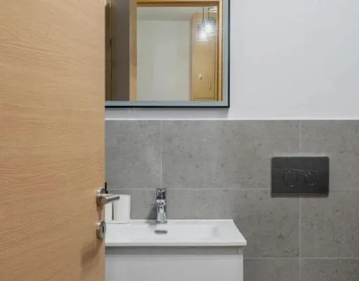 Diese charmante 2-Zimmer-Wohnung im Herzen von Athen.