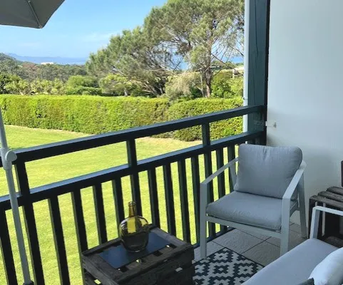 Cosy room, beach, pool, ocean and mountain views