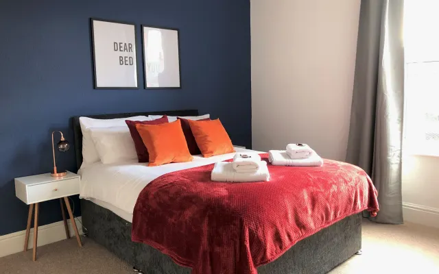 Bijou home near city centre - your perfect break from home!