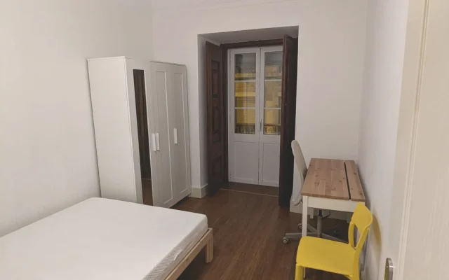 Sunny Central Bedroom in shared flat