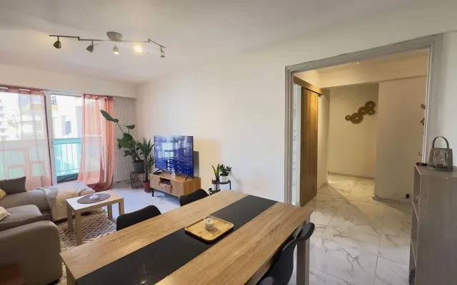 2P (50m2) + Terrazza A 15 minuti dal centro città, dal mare e dalla...