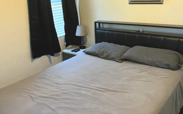 Private Room near Wilton Manors