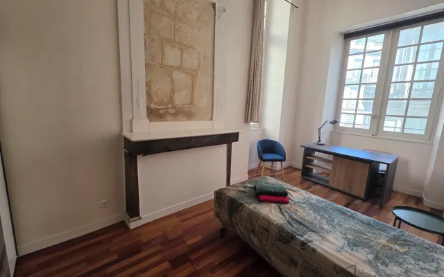Helles und authentisches schönes Zimmer im Herzen von Bordeaux