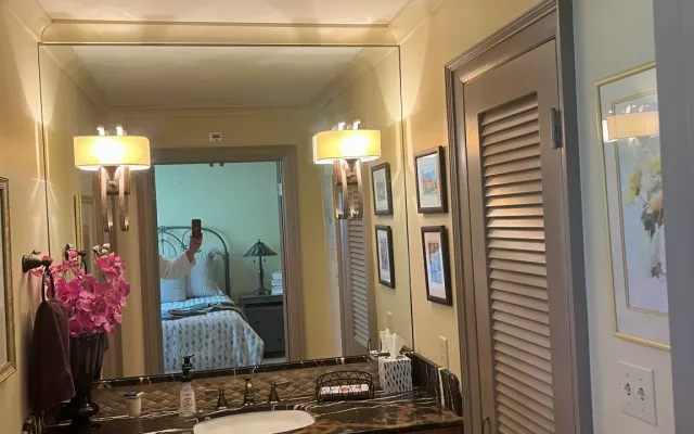 Beautiful Home minutes from downtown Asheville.