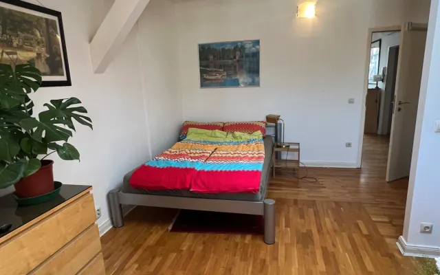 Quiet room, 20 m2 in a bright attic centrally located in Kreuzberg