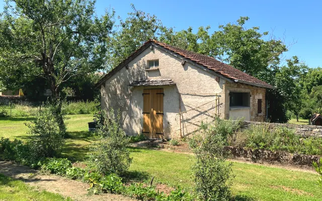 Piccolo gite in un grande giardino in un affascinante villaggio rurale