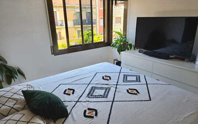 Chambre spacieuse, lumineuse et climatisée dans le centre de Barcelone