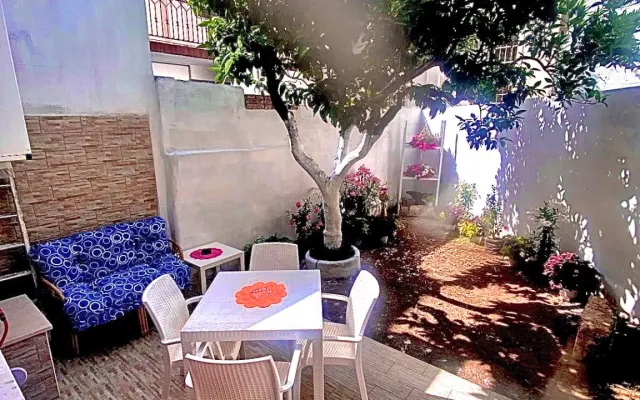 Downtown house with garden in relaxation and privacy