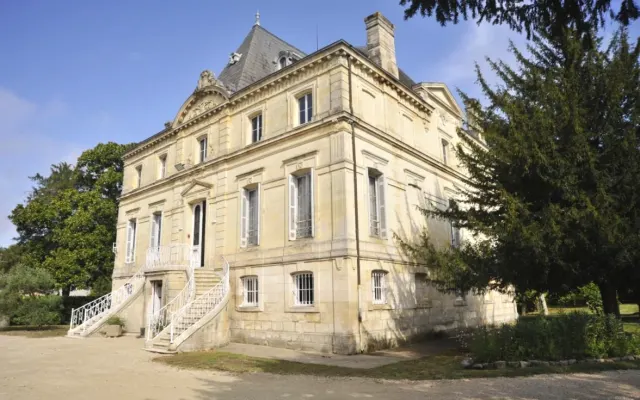 Votre Château dans les vignes près de Bordeaux