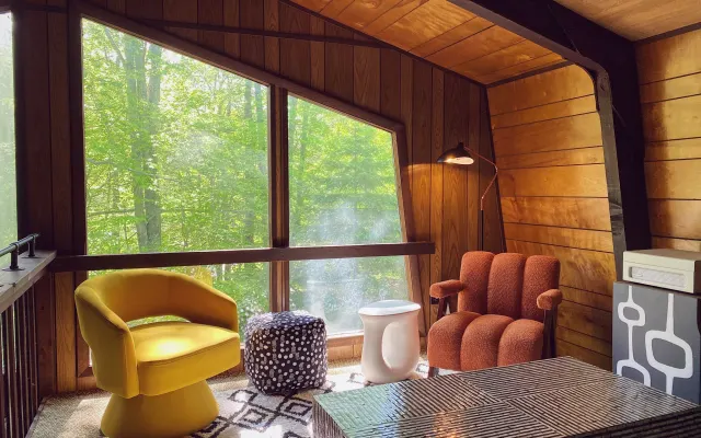 Unique InstaWorthy Chalet -Pool, Beach, Gym, Sauna,Fireplace, FirePit