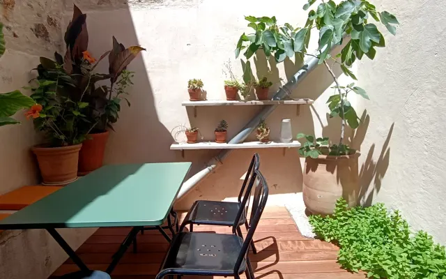 Piccolo loft con patio privato
Sèteinside