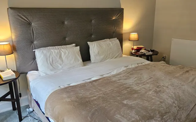 Hermoso, lujoso 1 dormitorio gran sala de estar, cerca de Rosebank