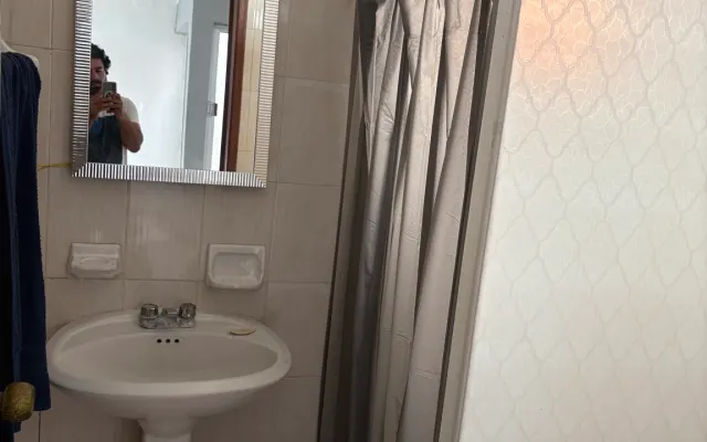 Suite 142. Situata in una zona privilegiata a 15 minuti dal centro.