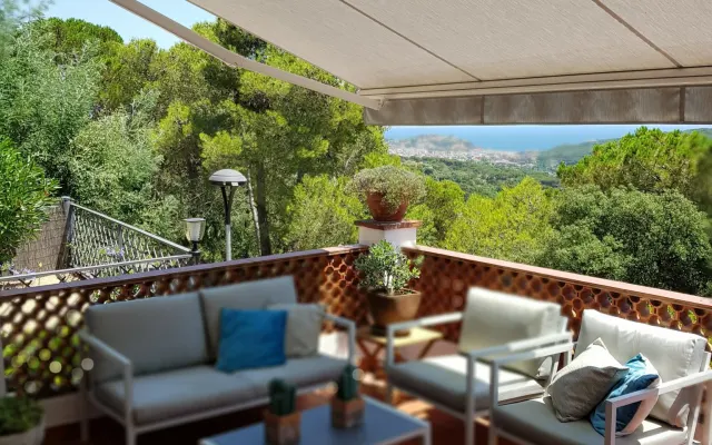 Verry charming villa with sea and mountainview at the Costa Brava .