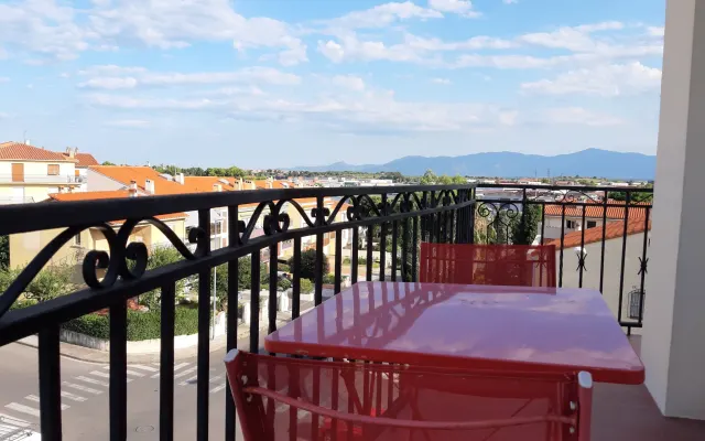 Spacious apartment with a sofa bed in the living room - Air...