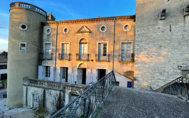 Quarto num castelo de aldeia na Provença