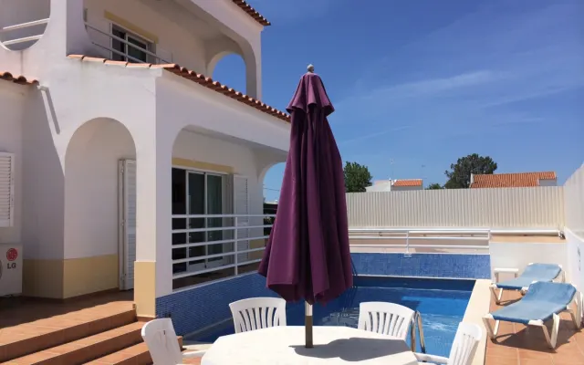 Algarve - 3 bedroom villa with pool next to beaches
