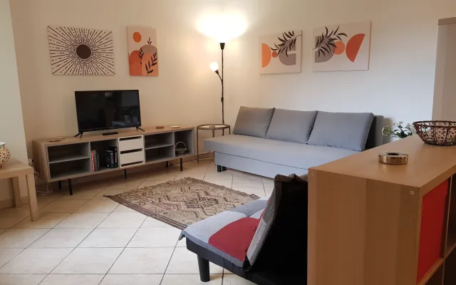 Appartement moderne et calme dans la zone thermale. Enregistrement...