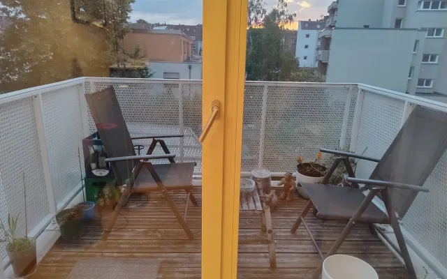 Das Inserat ist in ruhiger, erhöhter Lage verfügbar.