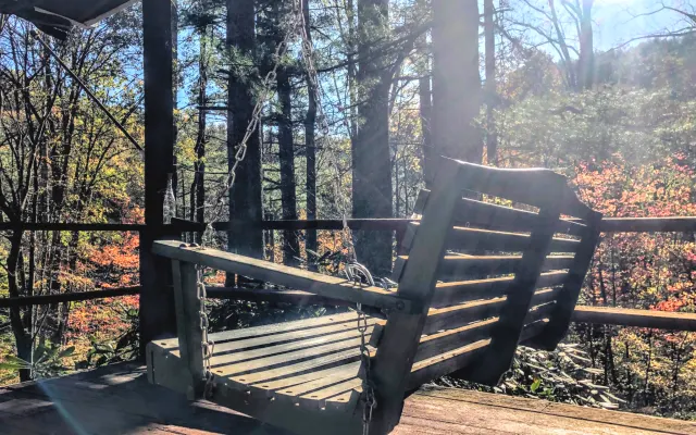 Mountainside Retreat 10 Min. from W. Jefferson