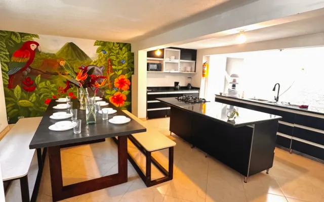 Auberge spacieuse et confortable à Medellin
