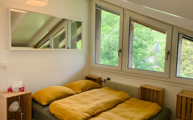 Quarto pequeno com pequeno-almoço incluído