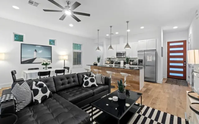 Austin Luxury Escape (2 bedrooms)