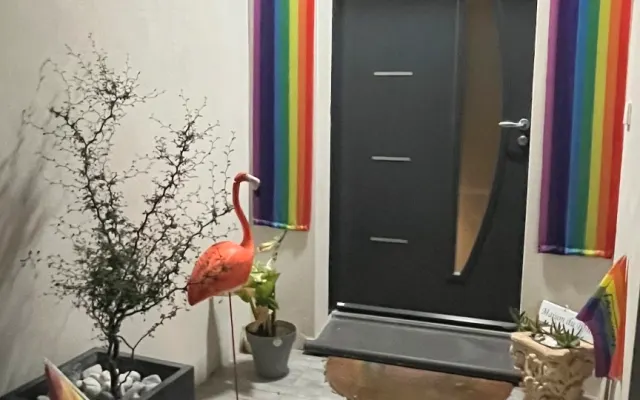 Alojamento e pequeno-almoço naturista gay, agradável e tranquilo.