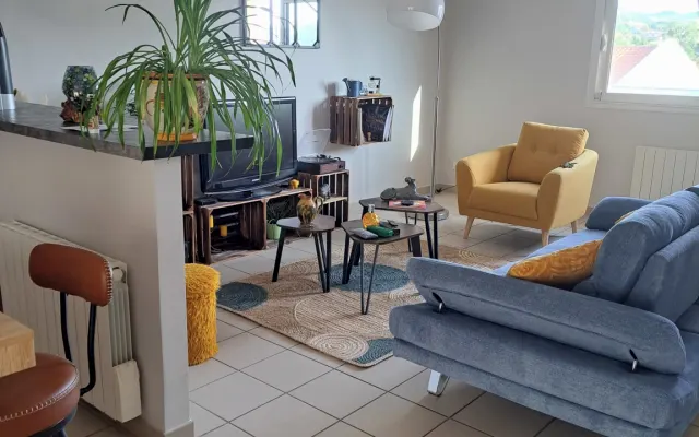 Schöne, ruhige Wohnung in guter Lage.
10 min von der Autobahnausfahrt