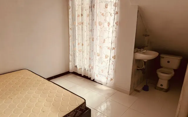 ONE BED STUDIO FLAT, BRIGHT. FRESH,  NICE AND COSY