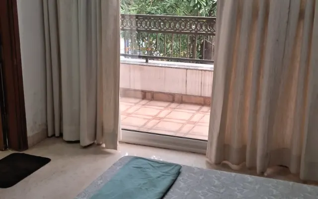 Belle chambre à South Delhi, près de GK1
