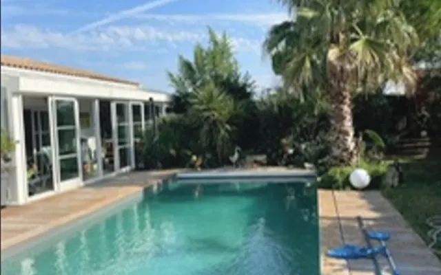 Près La Rochelle et plages naturistes LGBT, chambres Top avec piscine