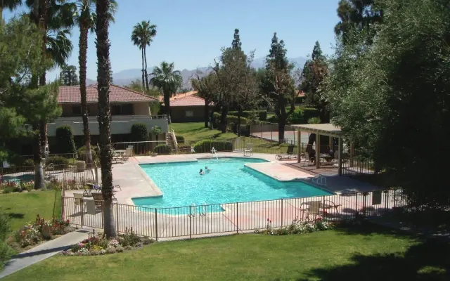 Upgraded Resort Condo in Palm Springs