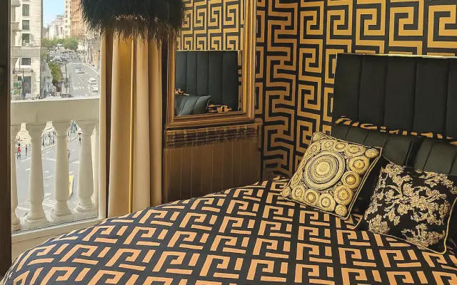 Gran via -Bedroom with its terrace and private bathroom