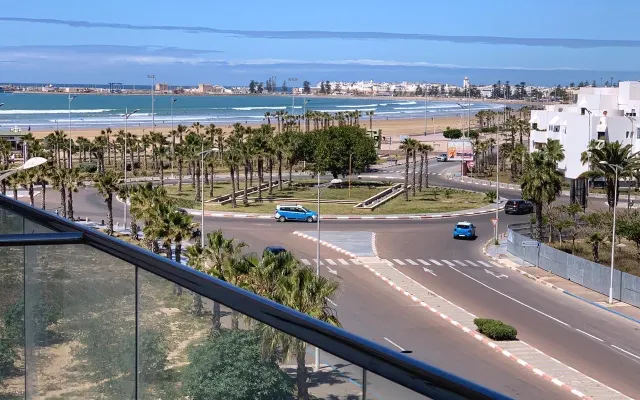 Air-conditioned apartment with sea view