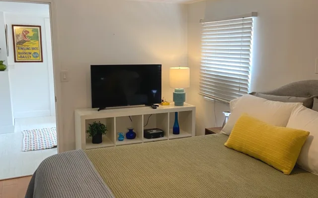 East Wilton Manors, Belle suite parentale avec entrée privée