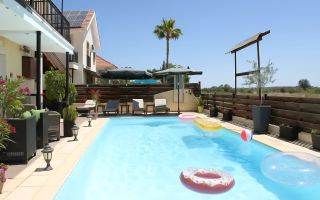 Gemütliches Zimmer mit Meerblick in der Villa mit privatem Pool und...