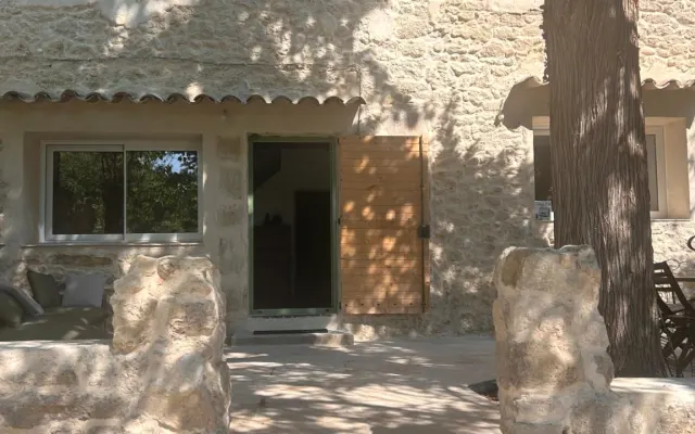Maison Troglodyte du Jas, in the heart of Provence, at the foot of the