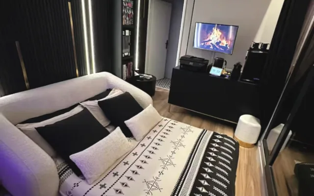 Private floor with terrace in duplex near metro 14