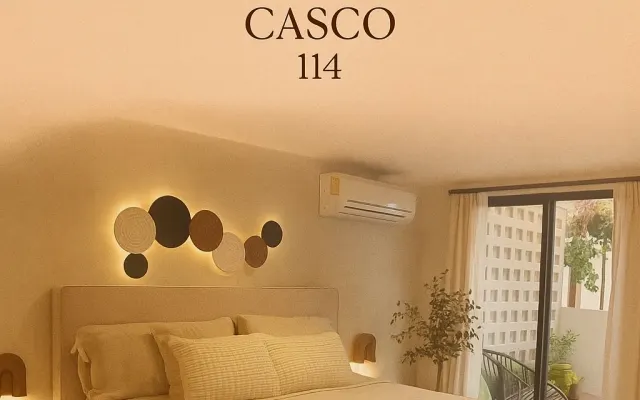 Casco 114 design and luxury, king bed, pool, full furnished.