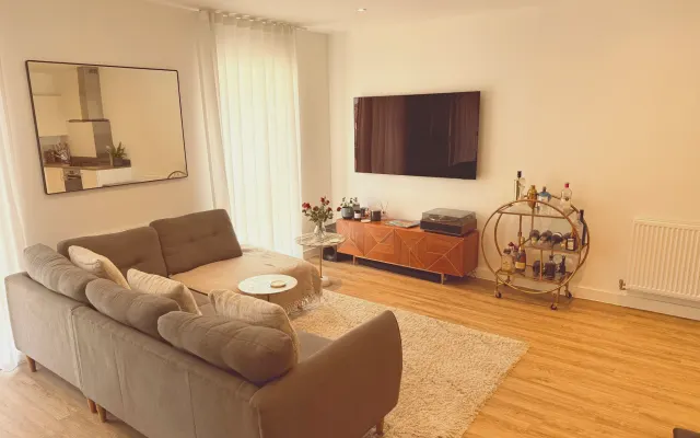 Apartamento bien cuidado cerca de la línea Elizabeth