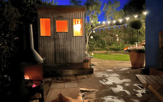 Cottage e sauna con vista sul mare. Coppia gay.